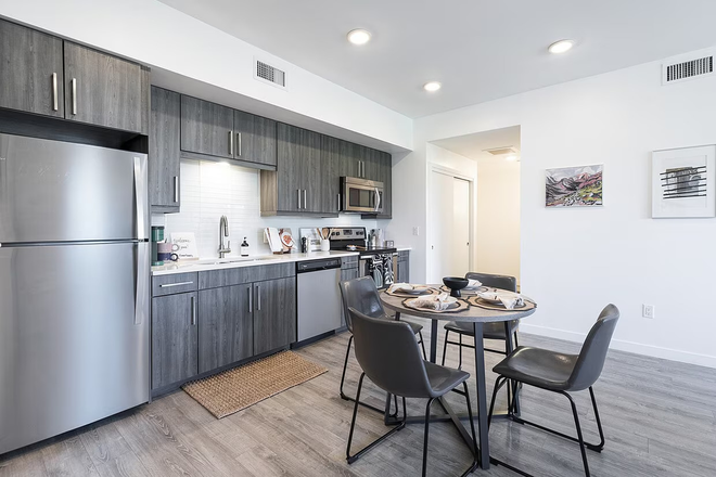 Kitchen - Union 9 Seventy Luxury Apartment