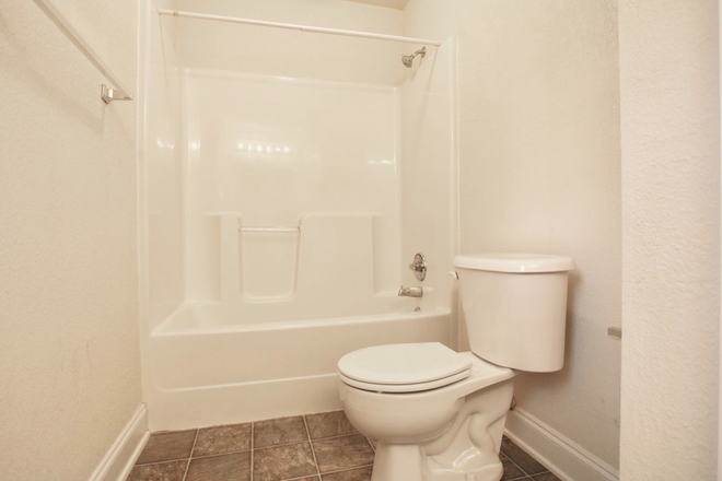 Private bathroom cont. - Eagles Landing