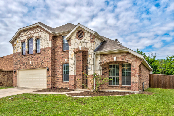Front of house - Rent a Big House with 5-6 Friends Near UNT & TWU