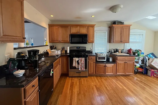 Kitchen - Room for Lease - 20 Bellevue St. - Right Next to Tufts Campus