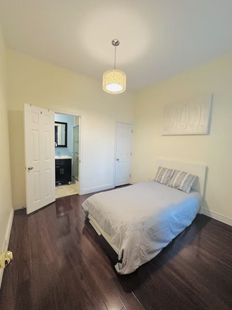 Bedroom of main floor room - Modern Private Suite Walk to U of T Furnished Excellent Location!