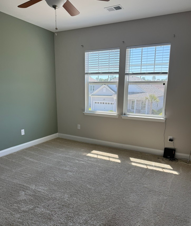 Bedroom for Rent - Newer House Share!