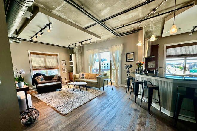 Living room and kitchen - Luxury 2 Bed 2.5 Bath Condo in the heart of MUSC