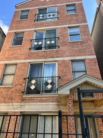 2451 W Harrison Building - 2B/2B spacious unit at 2451 W Harrison St #2 Chicago IL 60612 Condo