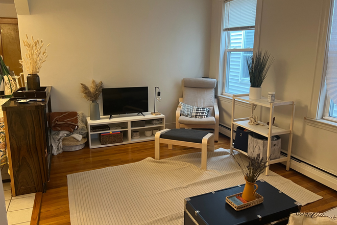 Call NOW for showings! 617-236-8600 - BERKSHIRE ST - GREAT VALUE NEAR KENDALL & INMAN SQUARES! OPEN 2BR/1BA AVAIL *9/1/2026* W/ DW, EIK! Apartments