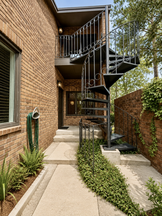 Front Entrance - Townhouse condo close to campus