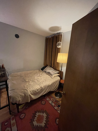 bedroom - 1 room in a 2 bedroom apartment available. Very close to UIC