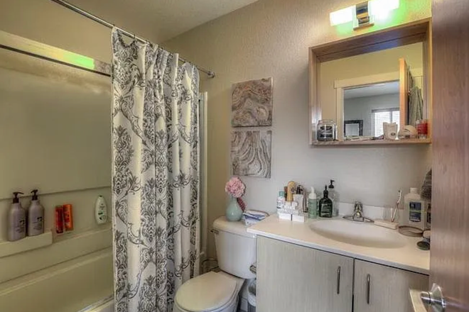 bathroom - The Ledges on the Hill
