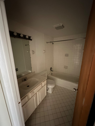 Bathroom - 3 bed, 2 bath, BEST LOCATION for XU/UC living Duplex