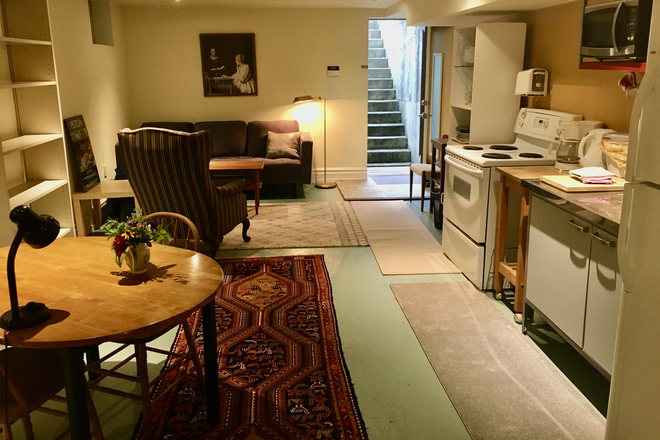 living room - beautiful furnished Cabbagetown apartment