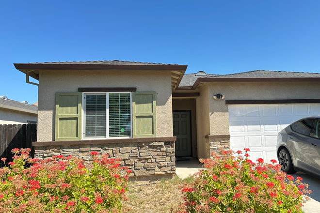 Front - In Bellevue Ranch, Near a CatTracks bus stop