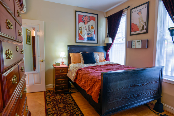 Bedroom - Charming Furnished 1 Bedroom with Patio Near Outstanding Restaurants Apartments
