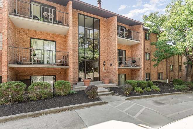 Building - Two bedroom condo close to campus