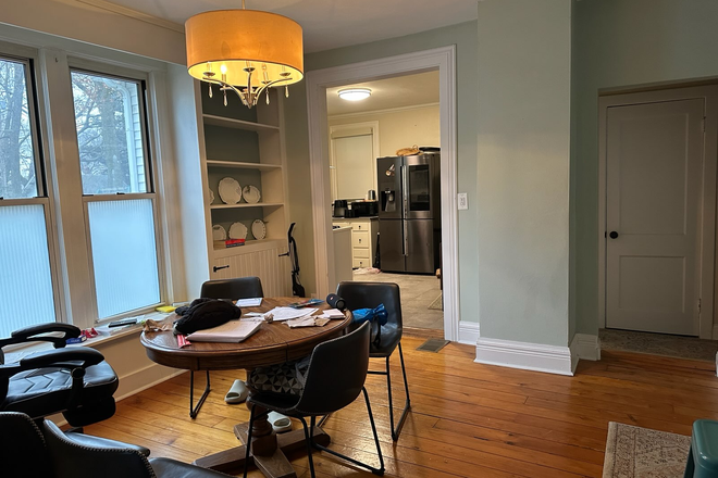 Dining Room - 479 Robinson : ROOM FOR RENT (FALL SEMESTER ONLY) House