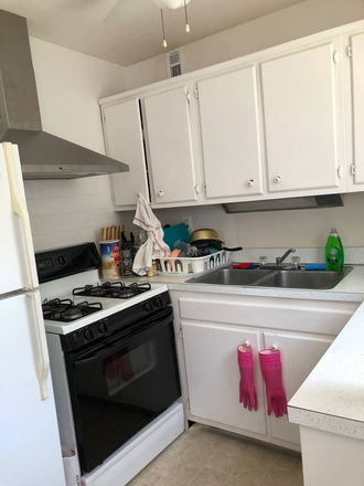 kitchen - One Beautiful Bedroom in a SFH near UMD (Riverdale) House
