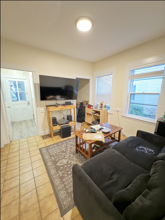 1 - Large Allston Student Rental WITH FULL FINISHED BASEMENT WITH WET BAR!!! Townhome