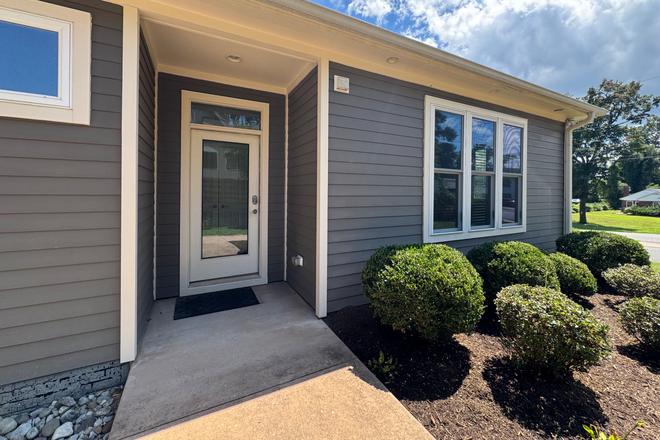 Exterior entryway - 1 bed, 1 bath unit steps from Scott Stadium