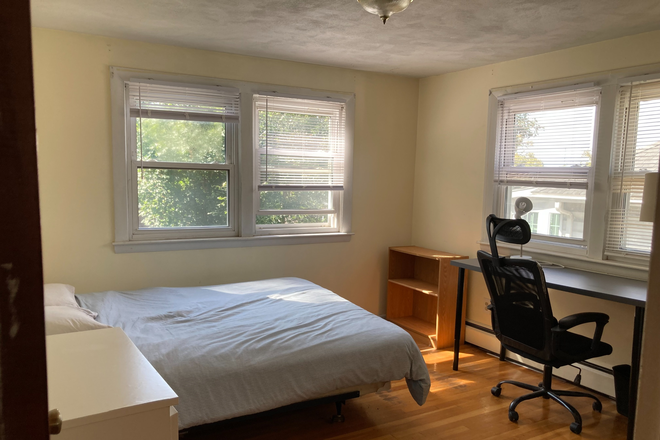 apt#2 room second floor #2 Bedroom ($1150), available now - rooms in 2 family house, close to BC, BU