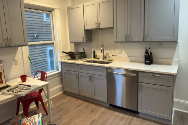 1 - SEPT 2026 - Wonderful Mission Hill 4b / 1b, Student OK! No Broker Fees! Apartments