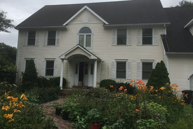 house view - Bedroom in Amherst on bus route