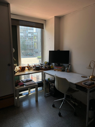 Living room. Furniture not included. - Spacious Artsy Two-bedroom close to campus Apartments