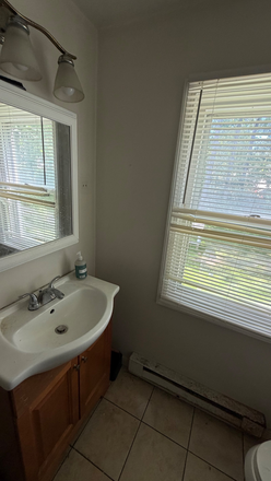 bathroom - Summer Sublet close to campus Townhome