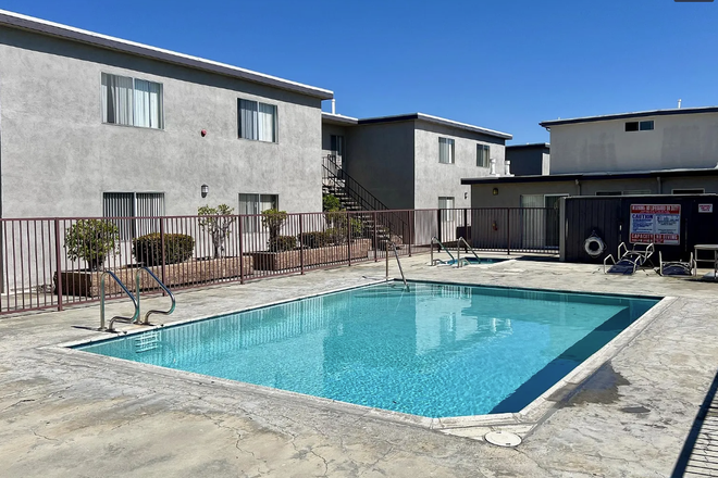 Pool Area - Cordary Park 3 Apartments