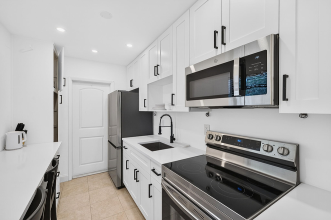 Kitchen - Student housing near LAS OLAS Duplex