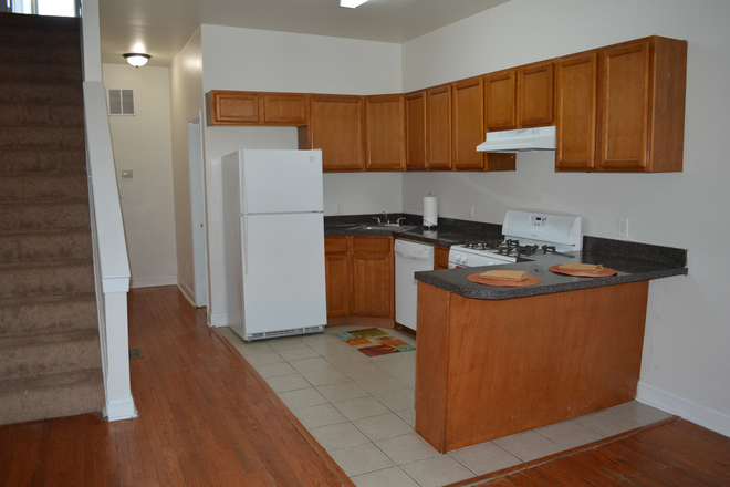 Kitchen - Hopkins Area 3BR 2 BA Townhome