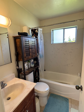Bathroom - Apartment close to campus, North Berkeley