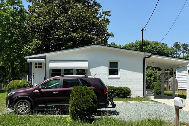 Front with off-street parking - Spring Semester or Longer! Great House Close to Duke