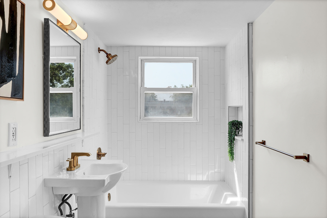 Bathroom - CHIC Designer 2 Bedroom w/Parking & Laundry Apartments