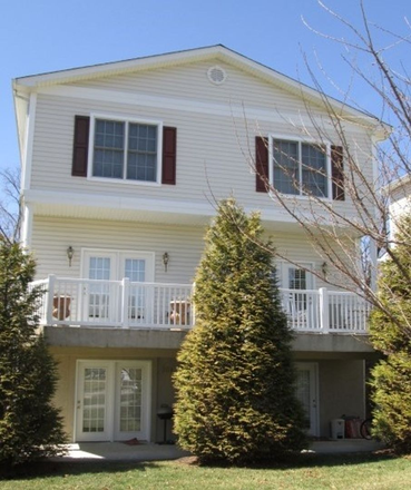 - 3 Bedroom 3.5 Bath Condo