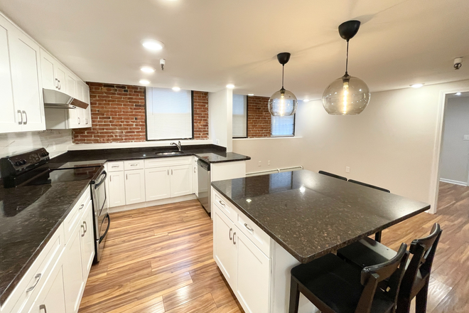 Kitchen - Hemenway St 4 Bed Fenway Apartments