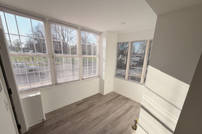 Enclosed porch - Condo Style living