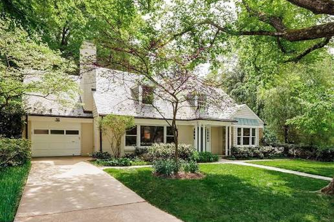 Front - Basement Bedroom in a beautiful single family home on Macomb Street