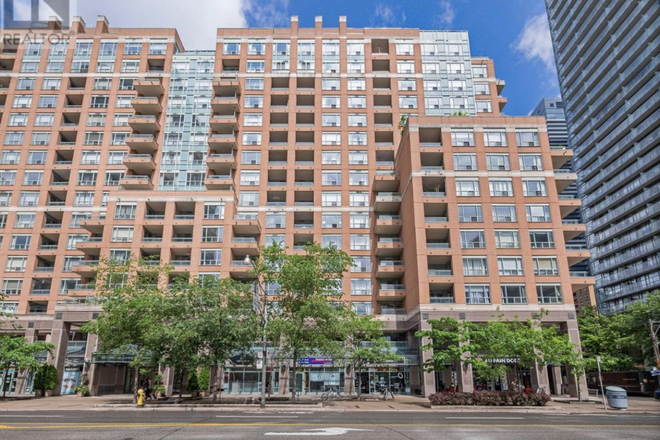 887 Bay Street - 1 Bedroom in Sunny 2-Bedroom Suite, all utilities included | Looking for female roommate