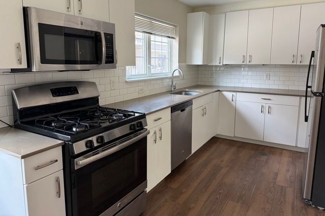 Kitchen - 2 Bed 1 bath W/D in Unit, Off Street Parking Apartments