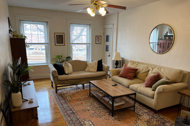 living room - Sunny Brighton 2 bed with balcony and updated kitchen - no fee! Apartments