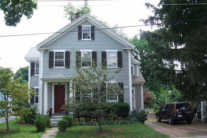 Front of House - CHARMING STUDIO IN ANTIQUE HOME, QUIET STREET, NEAR CAMPUS