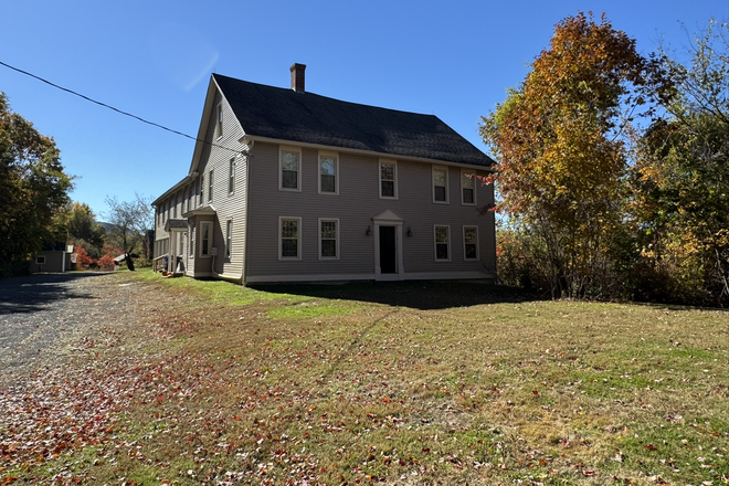 Exterior - 121 Bay Road Unit 2