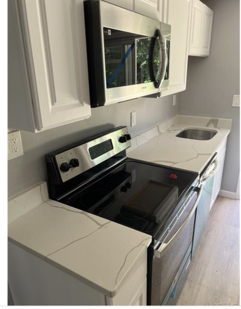 Kitchen - Beautiful Renovated 3BR si gle family home – 10 Minutes from UConn