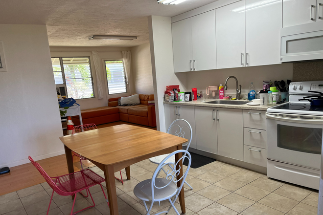 Kitchen and living room - Rooms for rent near UH/Chaminade University/HPU: