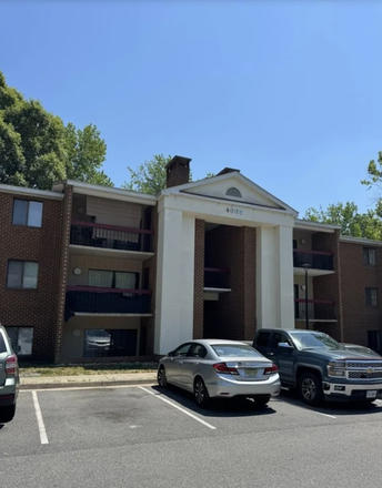 4003 Governors Square, Unit #9 - Governors Square 3rd Floor Apt 1.3 Miles to Campus