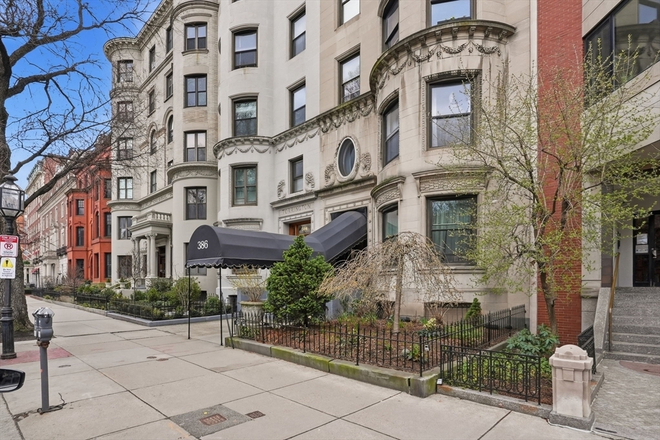 ON COMMONWEALTH AVENUE MALL NEAR MASSACHUSETTS AVENUE - PENTHOUSE 1-BEDROOM WITH VIEWS AT THE CARLYLE, NO BROKER FEE, AVAILABLE SEPT 1 OR SOONER