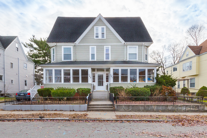Exterior - Recently Renovated 5-Bed, 4-Bath Townhouse