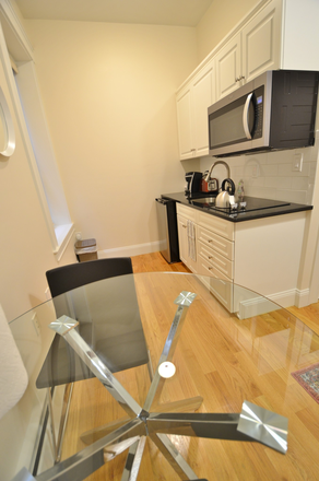 Kitchen - Beautiful Studio on Westland Ave Available 9/1/2026