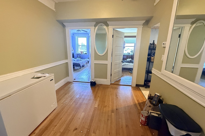 Call NOW for showings! 617-236-8550 - COMM AVE - *NO FEE* MODERN KENMORE SQ SPLIT 1BR/1BA FOR 2 PPL IN BRAEMORE CONDOS AVAIL *9/1/2026*