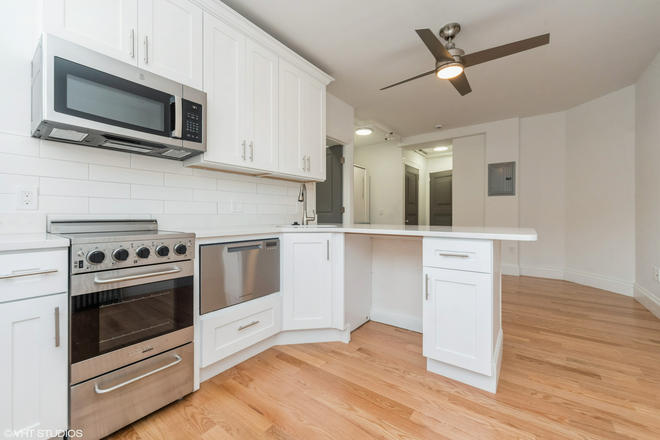kitchen - Studio In Symphony Apartments
