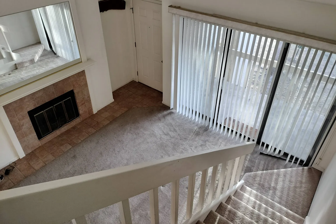 Living Room - Replacement tenant for 2 bed, 2 bath with roommate for $950 per month in South Boulder